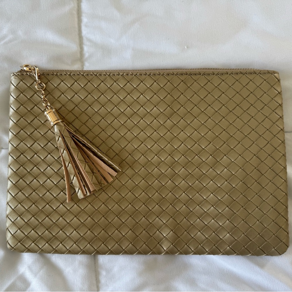 VIRGINIA WOLF - Elegant Gold Woven Clutch with Tassel